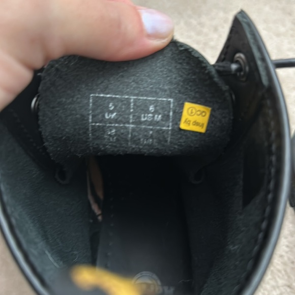 DR MARTENS LACE UP BOOTS SIZE 5 UK/6 US BLACK LEATHER - Picture 5 of 5